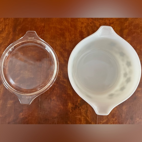 Vintage Pyrex Spring Blossom green pattern casserole dish with lid - Picture 2 of 7